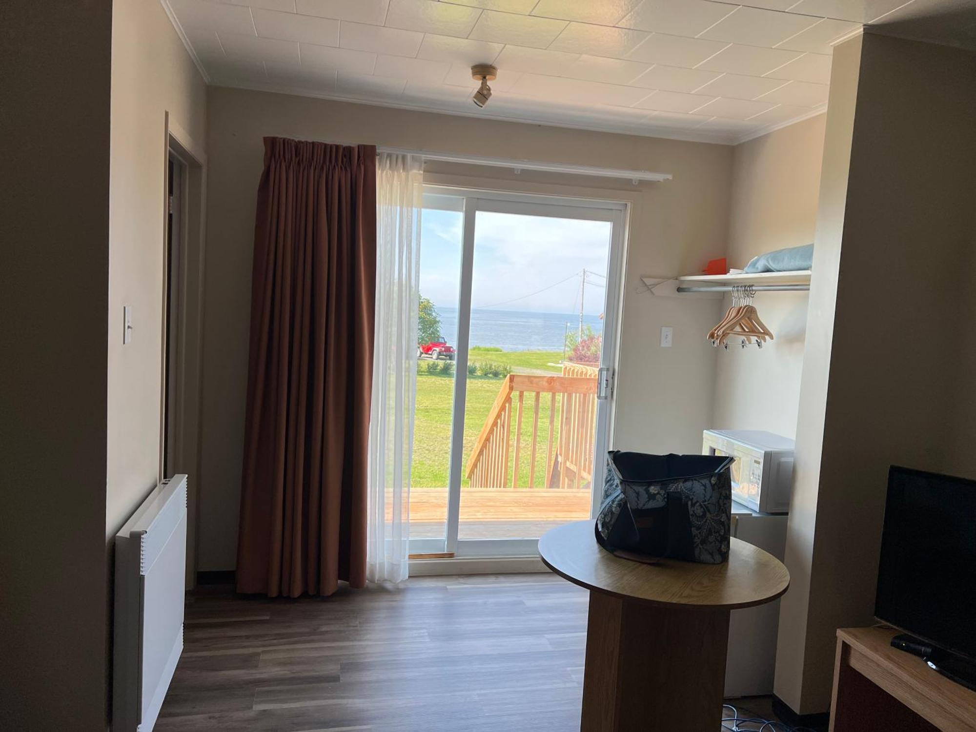 Le Campagnard Hotel Matane Bagian luar foto