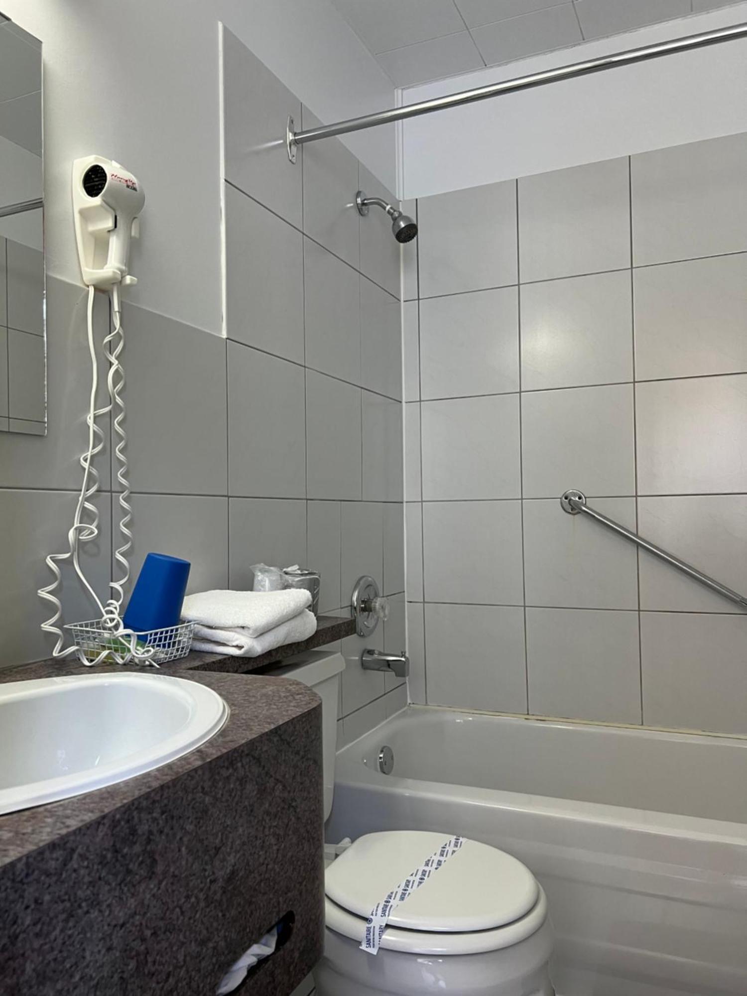 Le Campagnard Hotel Matane Bagian luar foto