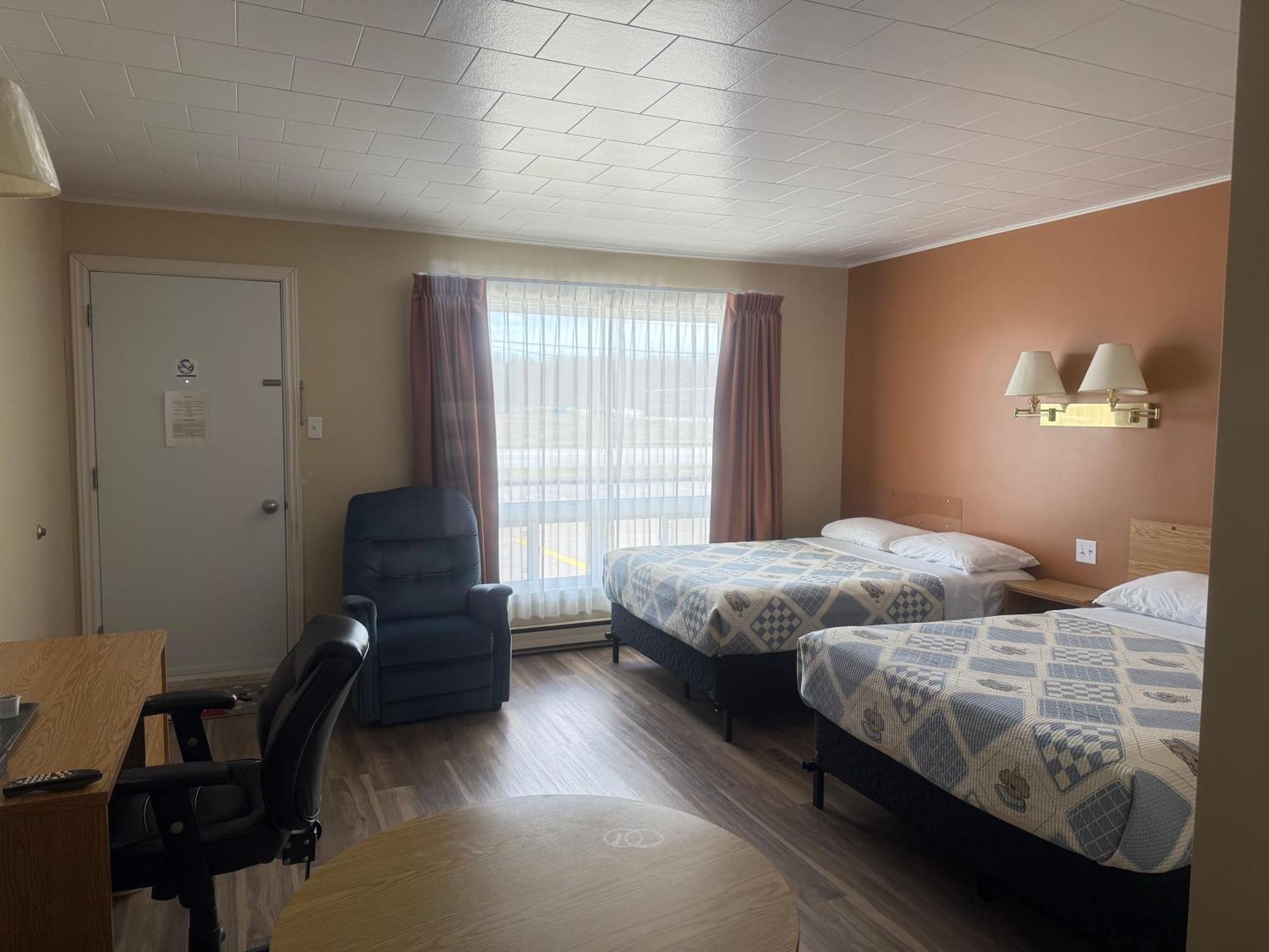 Le Campagnard Hotel Matane Bagian luar foto