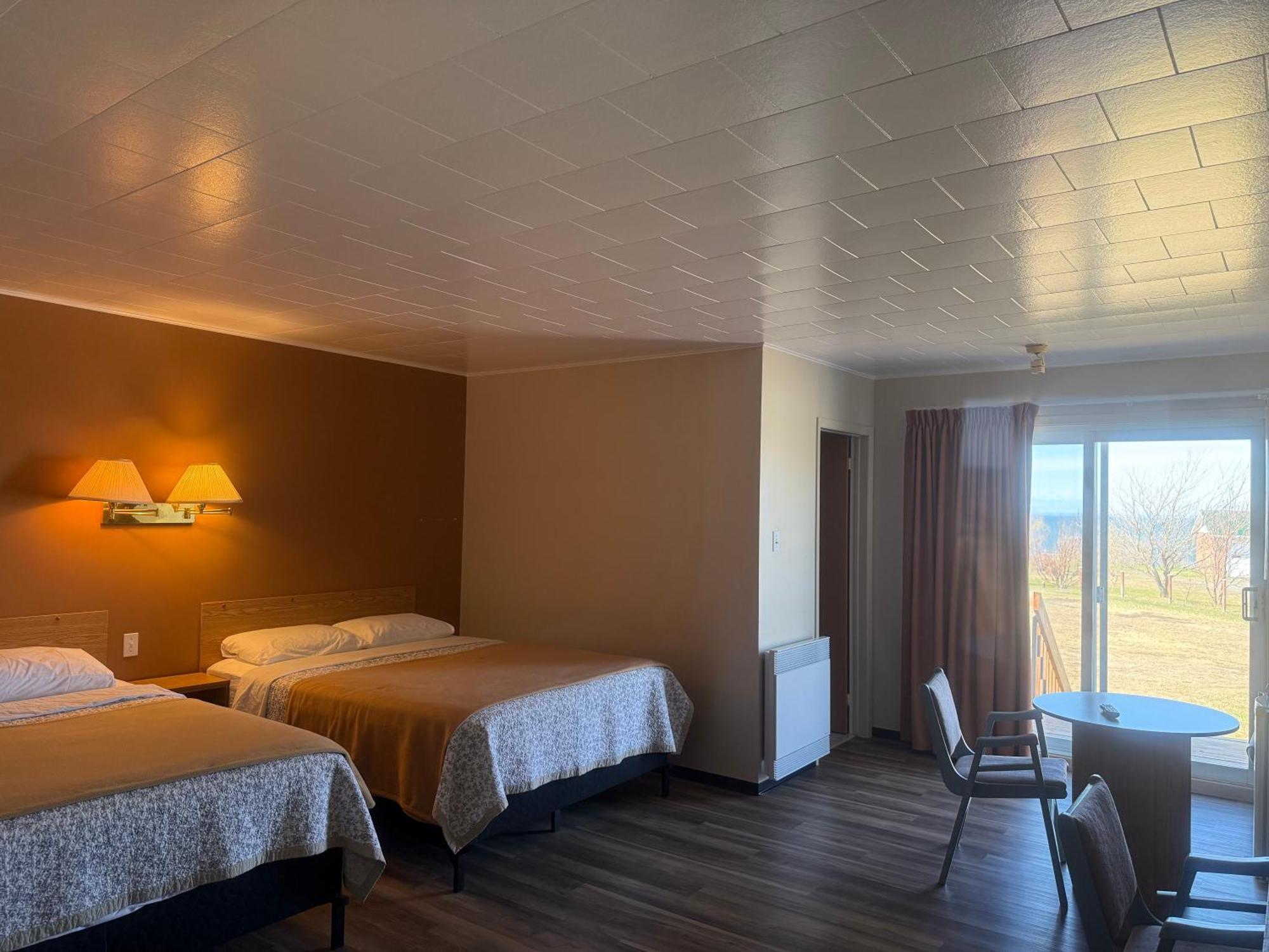 Le Campagnard Hotel Matane Bagian luar foto