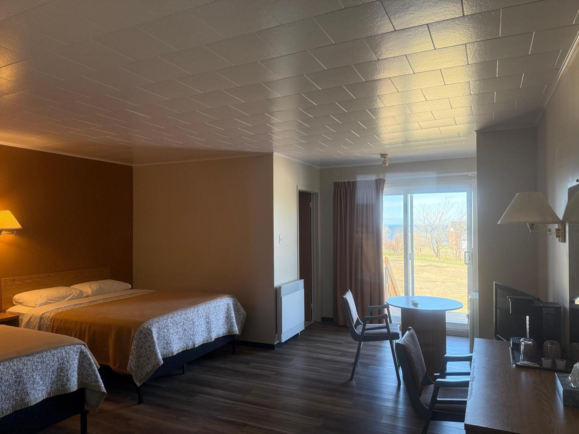 Le Campagnard Hotel Matane Bagian luar foto