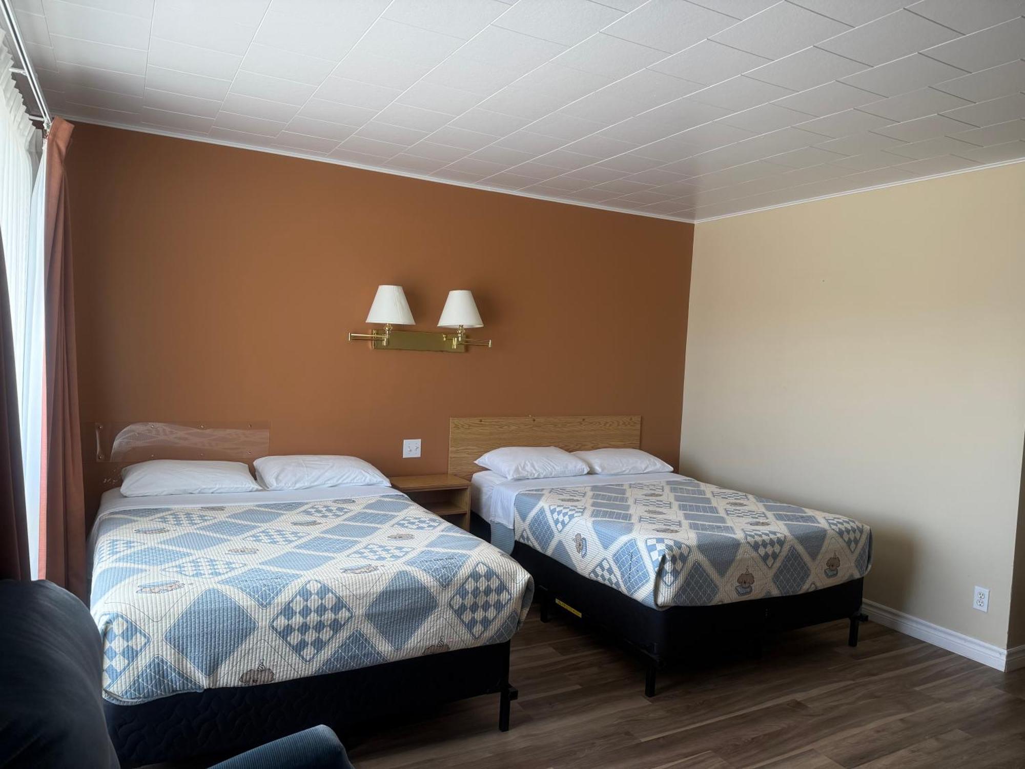 Le Campagnard Hotel Matane Bagian luar foto