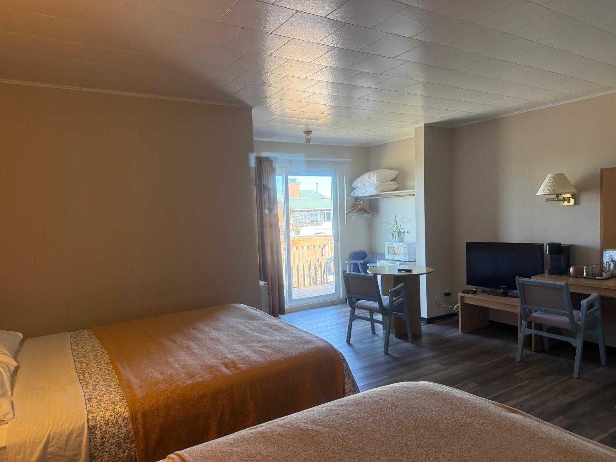 Le Campagnard Hotel Matane Bagian luar foto
