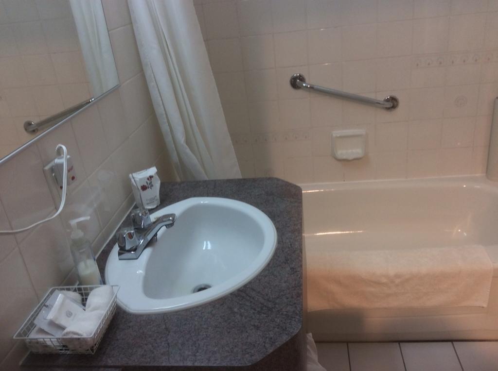 Le Campagnard Hotel Matane Bagian luar foto