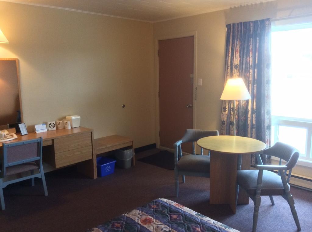 Le Campagnard Hotel Matane Bagian luar foto